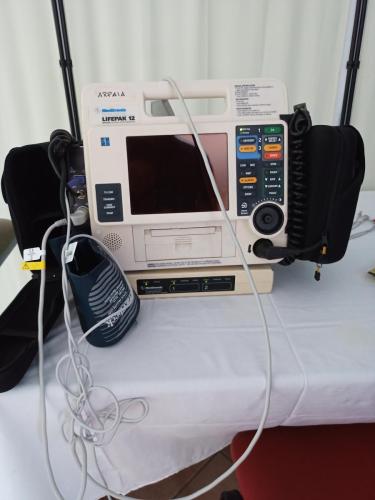 Defibrillatore-con-Pace-Maker-e-monitoraggio-dei-parametri-vitali